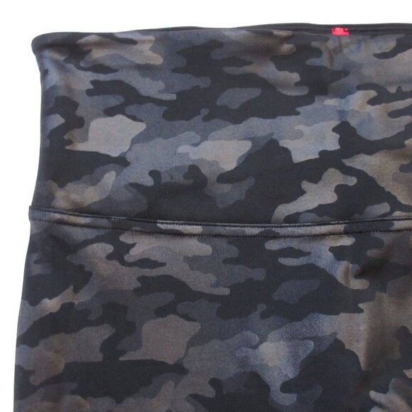 NWT SPANX 20185R Faux Leather Camo Leggings in Matte Black Camo M - Picture 3 of 5